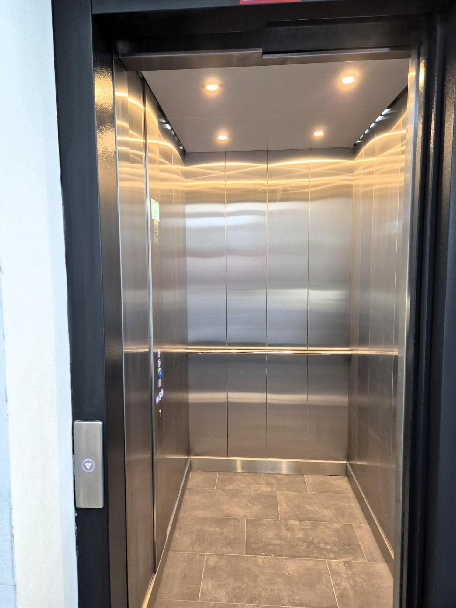 21136 Apartment *