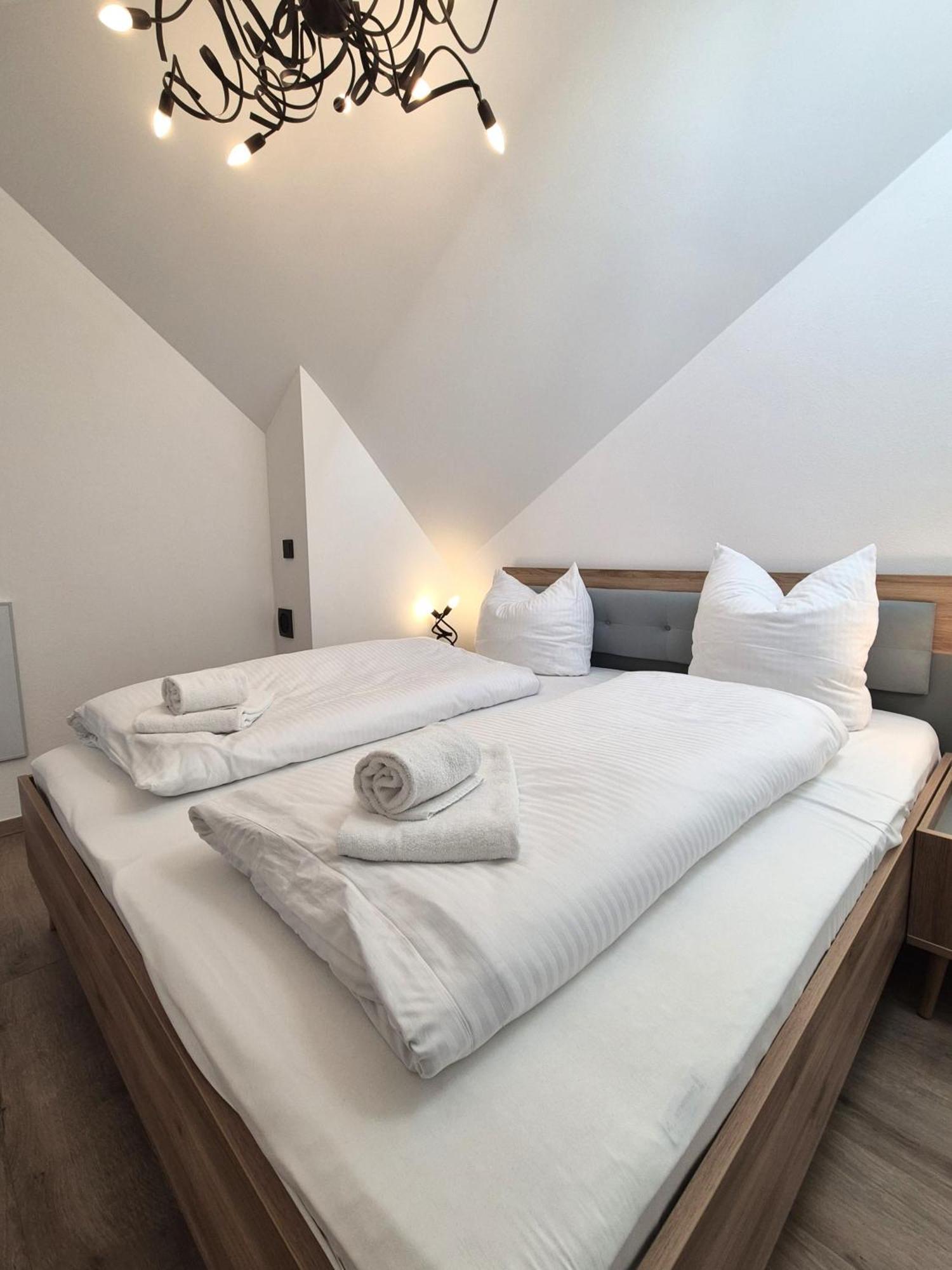 Apartment 21136 *