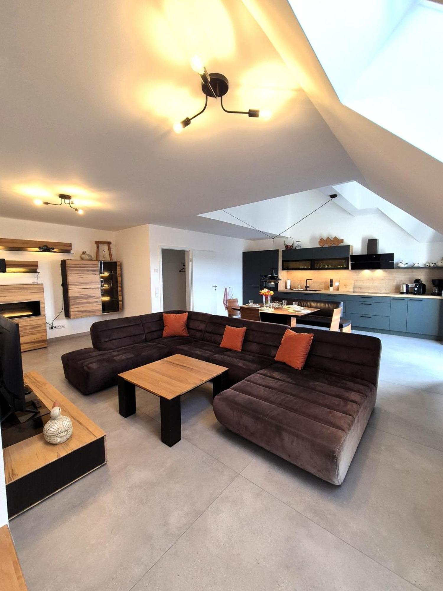Apartment 21136 *