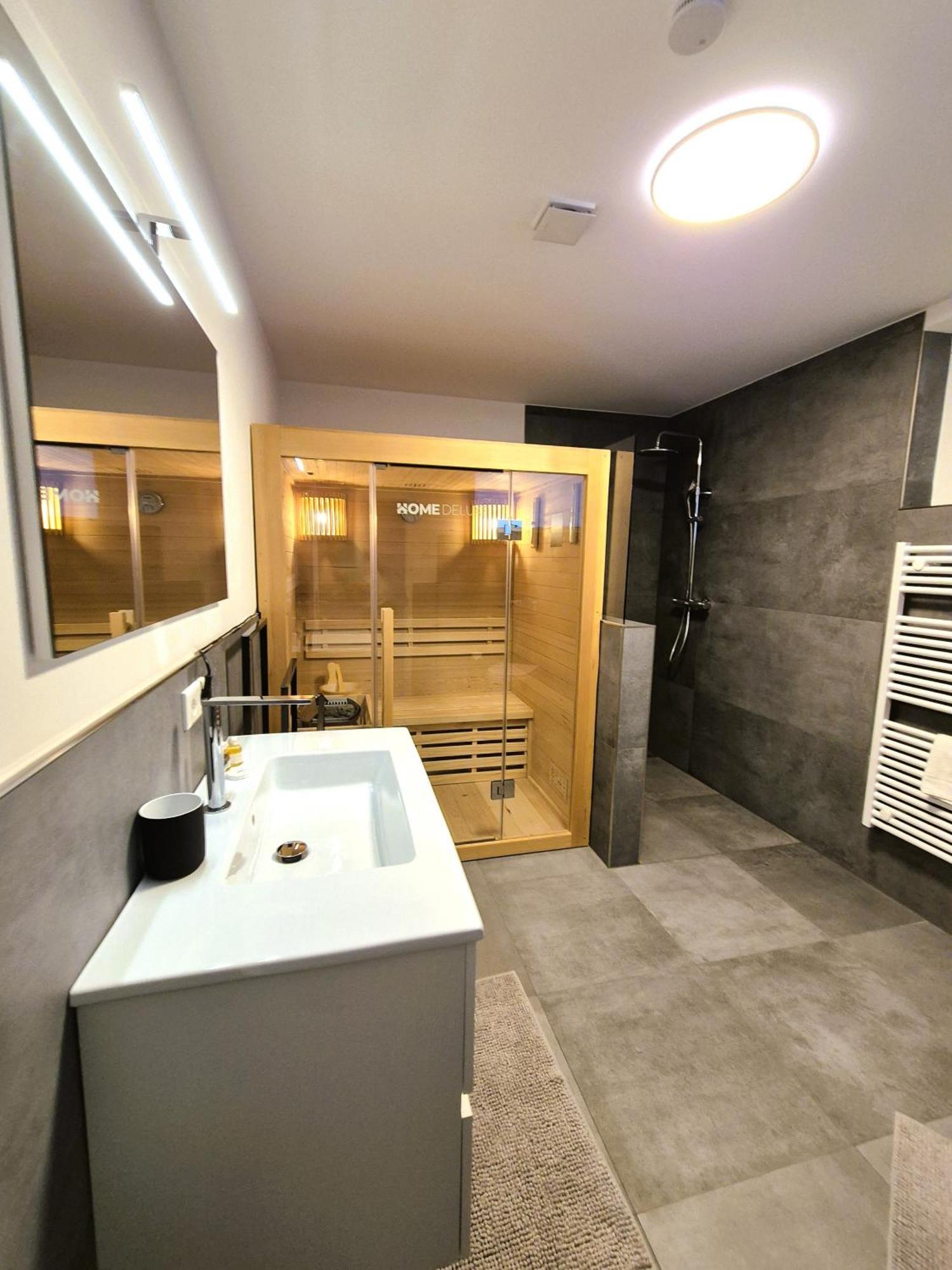 Apartment 21136 *
