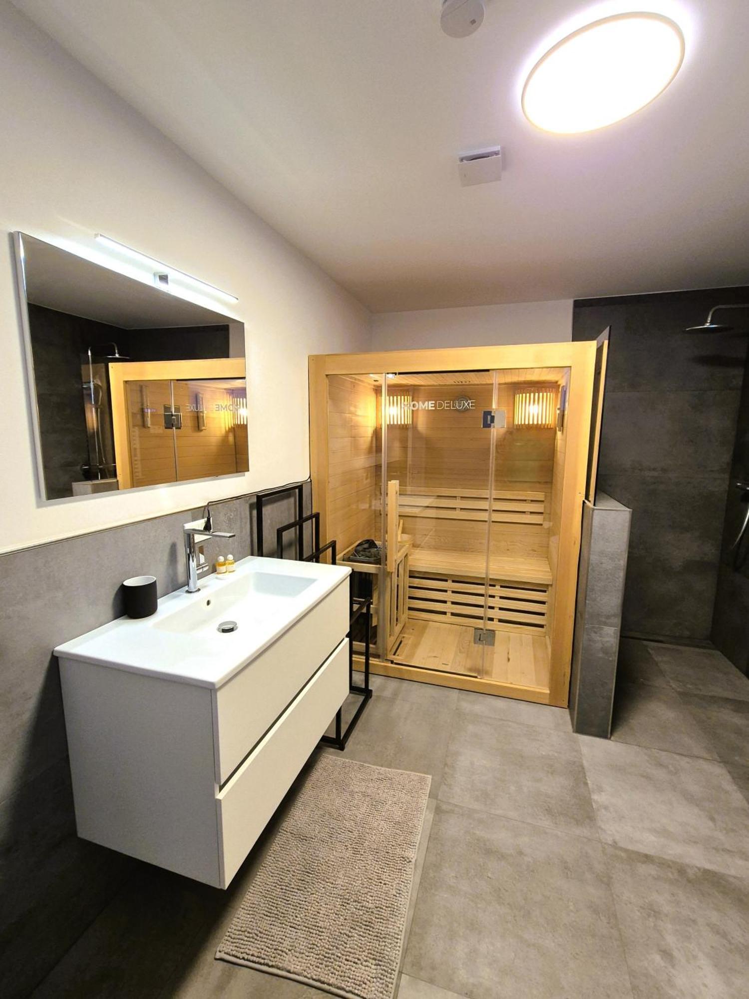Apartment 21136